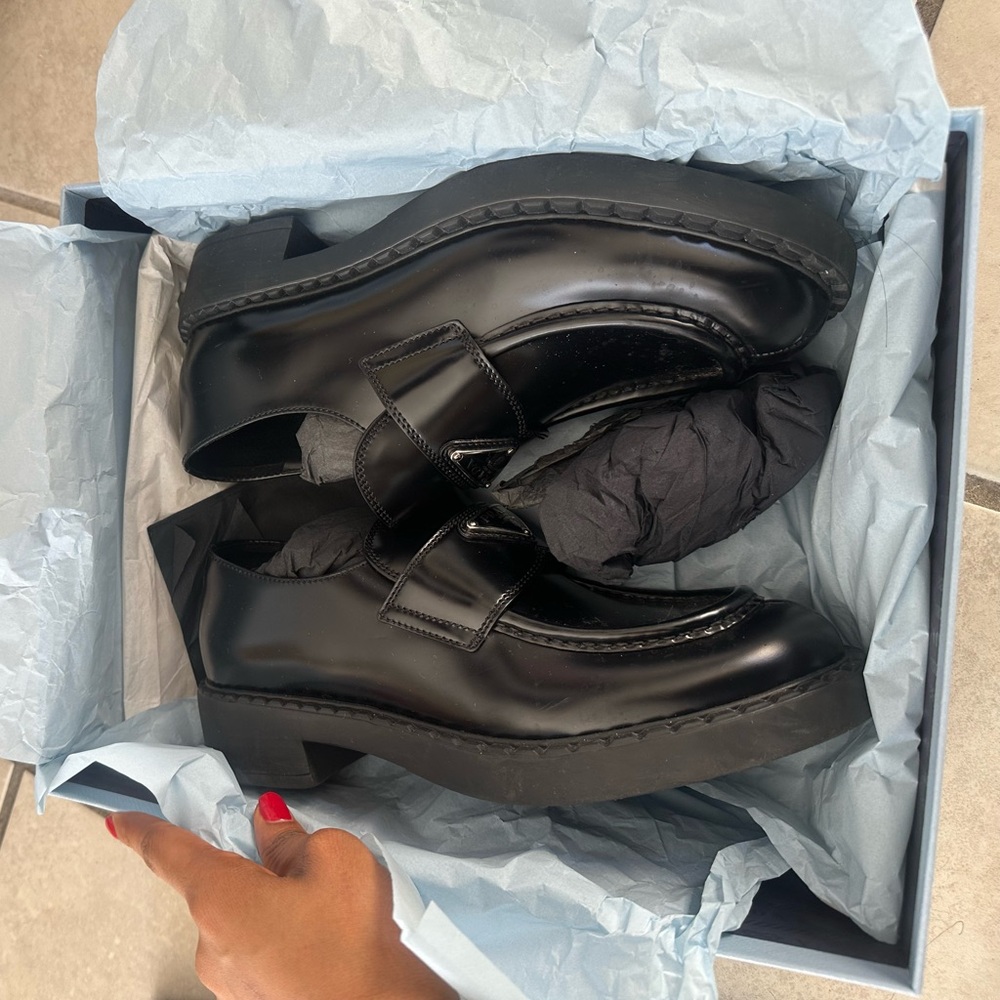 Men's Black Loafers - Picture 2 of 3